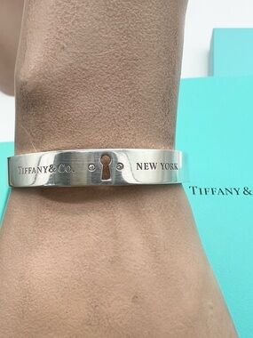 🔴Authentic Vintage Tiffany & Co. Silver Keyhole Diamonds Cuff Bracelet 🔴
